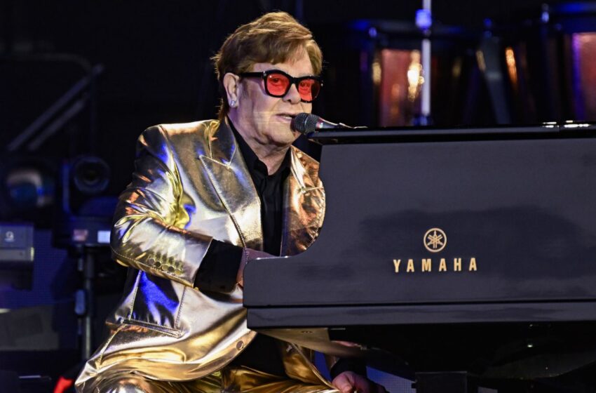  Elton John recibe el alta médica y regresa a su casa tras una breve hospitalización por una caída