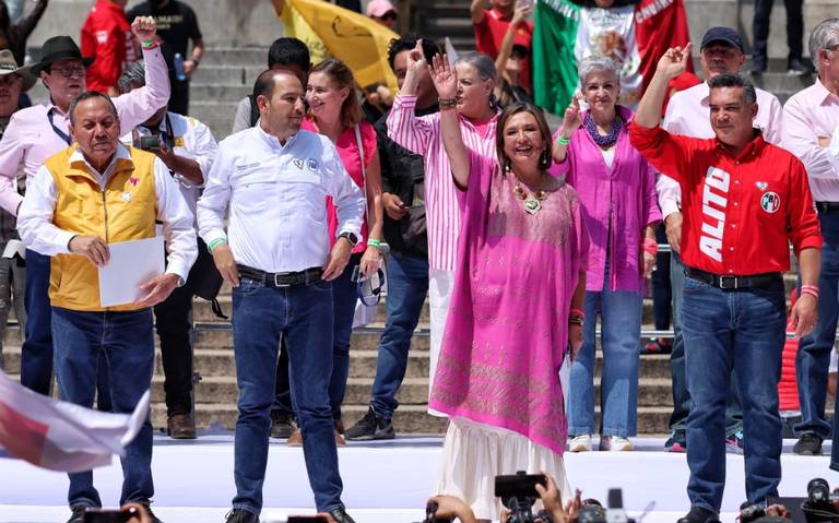  Xóchitl Gálvez recibe constancia como coordinadora del Frente Amplio por México