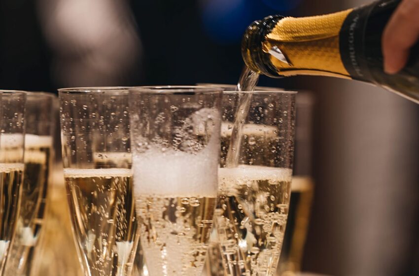 Ventas de vino espumoso italiano superan por 3-1 a las del champán francés en 2023