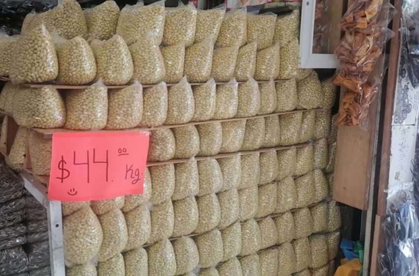  Empieza a bajar precio del frijol en mercado de la colonia Benito Juárez, en Mazatlán