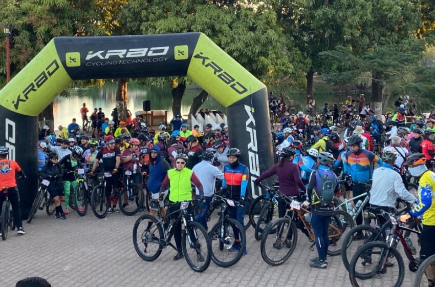  Ciclistas realizan la tercera Rodada de Pueblos Mágicos 2024 en el municipio de Rosario