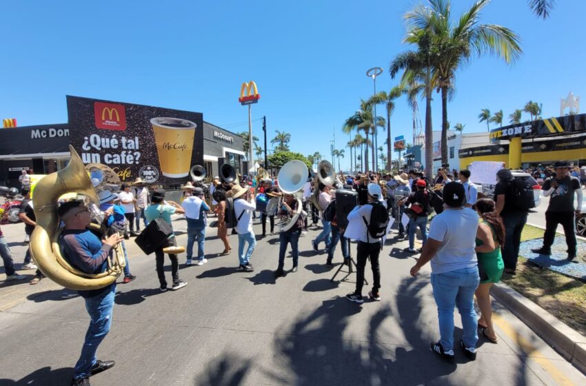  ¡Sin banda no hay Maza! Suena la tambora en Zona Dorada de Mazatlán