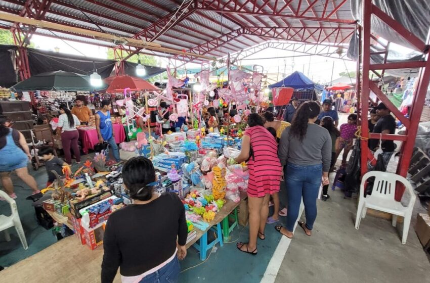  Oficialía Mayor sigue regularizando a los vendedores de Mazatlán previo al 10 de mayo