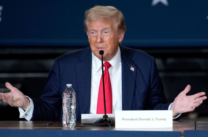  Donald Trump promueve su propuesta de eliminar impuestos a propinas y pago de horas extra en mesa redonda con hispanos