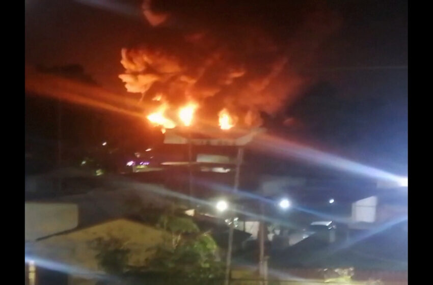  Al menos 21 heridos tras explosión e incendio en una terminal operada por PDVSA en Venezuela, según Reuters