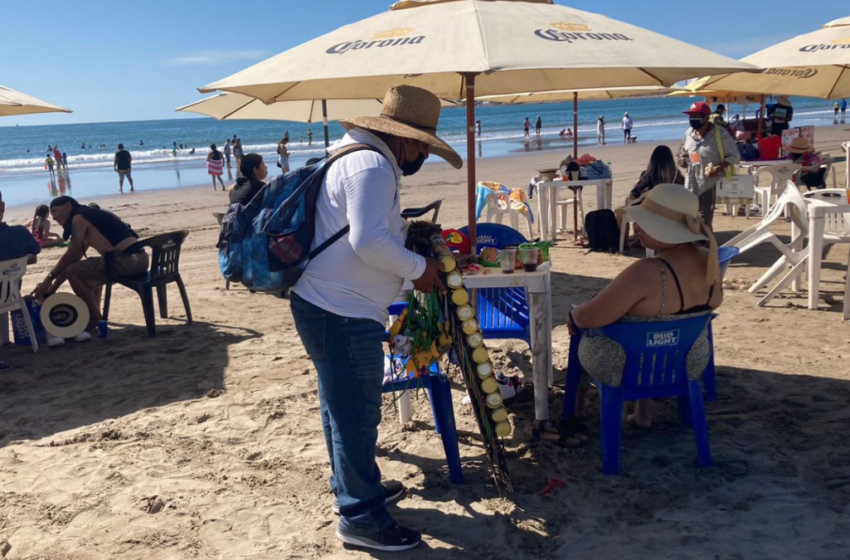  Vendedores de Playa la pasan mal en Mazatlán