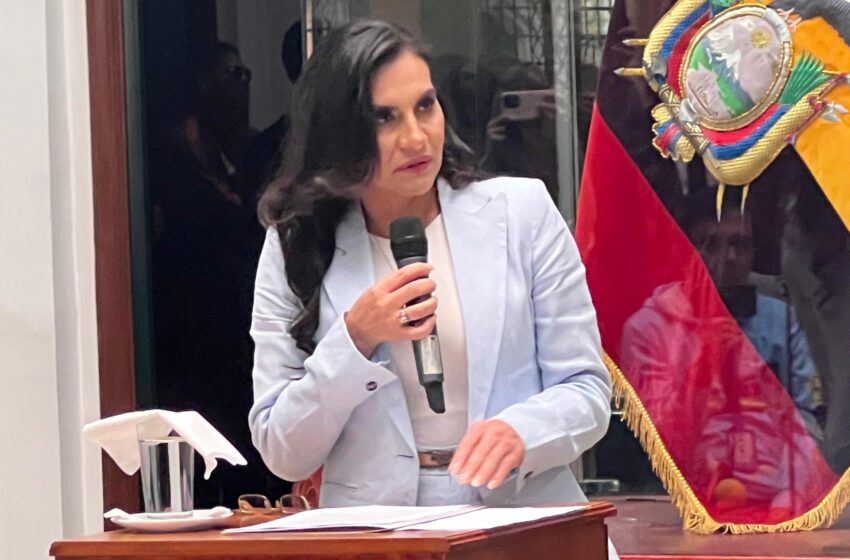  Verónica Abad regresa a Ecuador tras rechazar la suspensión del Gobierno