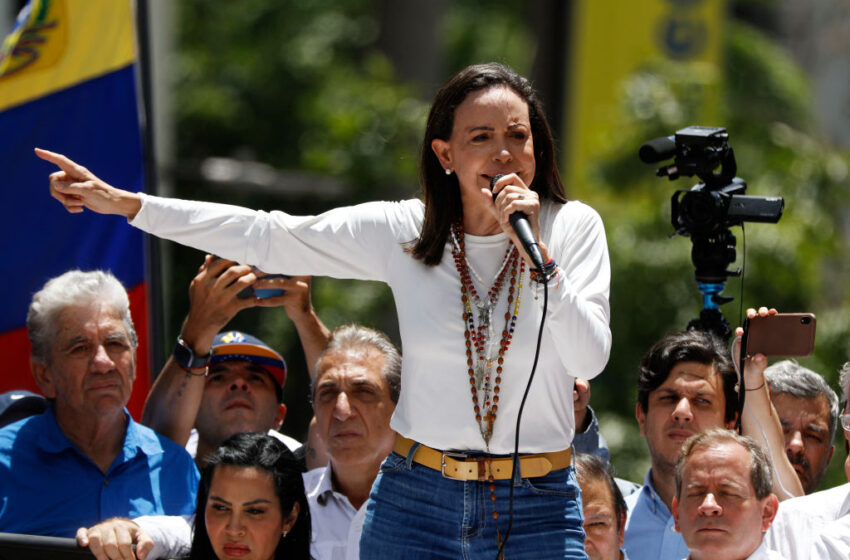  María Corina Machado asegura que asedio en la Embajada de Argentina en Caracas indica debilidad del oficialismo y convoca a protesta el 1 de diciembre