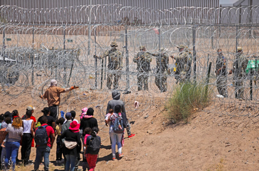  Encuentran en la frontera entre EE.UU., y México a una niña salvadoreña de 2 años que viajaba sola