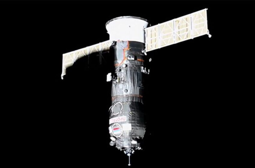  Astronautas tuvieron que apagar un módulo de la estación espacial rusa debido a un “olor inusual” procedente de la nave espacial
