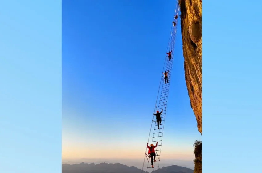  Así es la Escalera al Cielo, la nueva atracción turística de China a 1.500 metros de altura