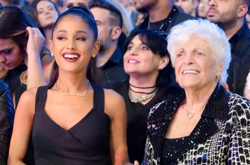  Ariana Grande vuela a su ciudad natal por un día solo para ver “Wicked” con su abuela