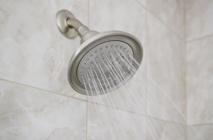  ¿Por qué los doctores dicen que está bien orinar en la ducha?