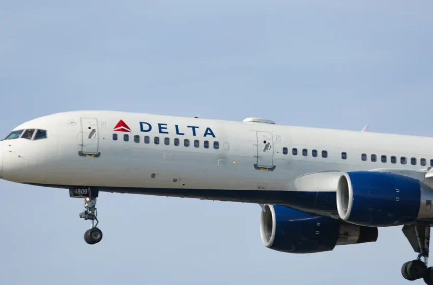  Una mujer eludió múltiples controles de seguridad para abordar un vuelo de Delta a París. Esto es lo que sabemos.