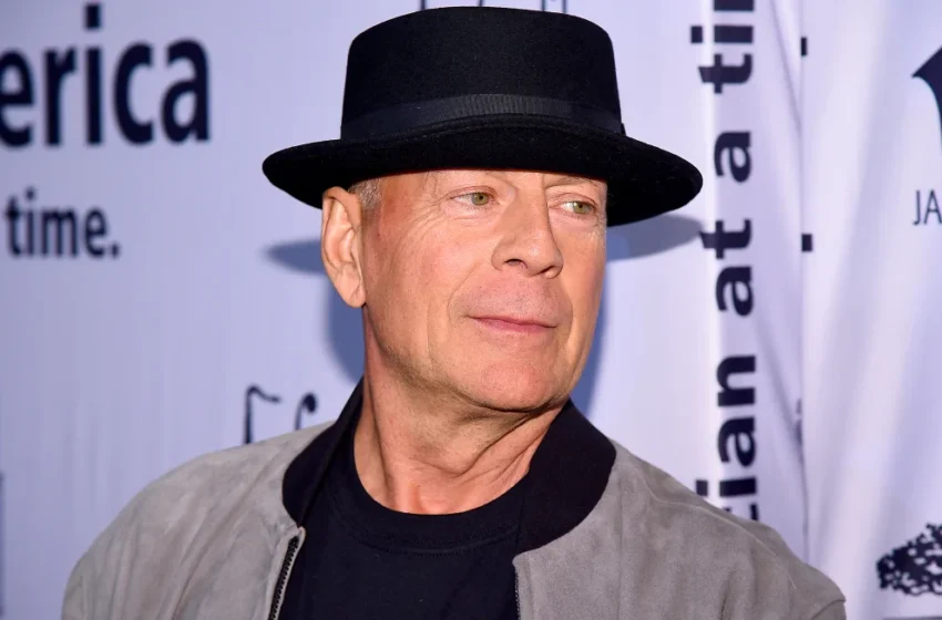  Bruce Willis aparece en conmovedoras fotos familiares durante la celebración de Acción de Gracias