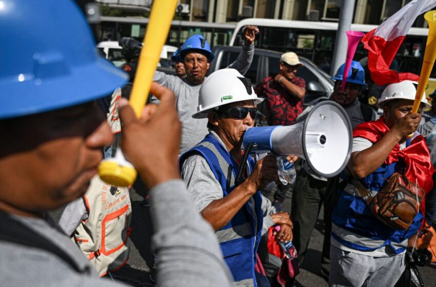  Comisión del Congreso de Perú amplía seis meses la vigencia de polémica licencia de minería a pequeña escala