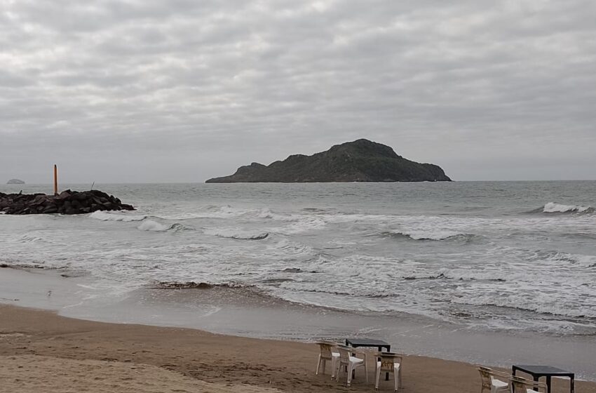  Escuadrón de Salvamento Acuático alerta a bañistas por condiciones inestables del mar