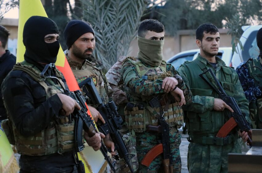  Autoridades kurdas en el norte de Siria declaran la movilización ante el avance rebelde en Aleppo