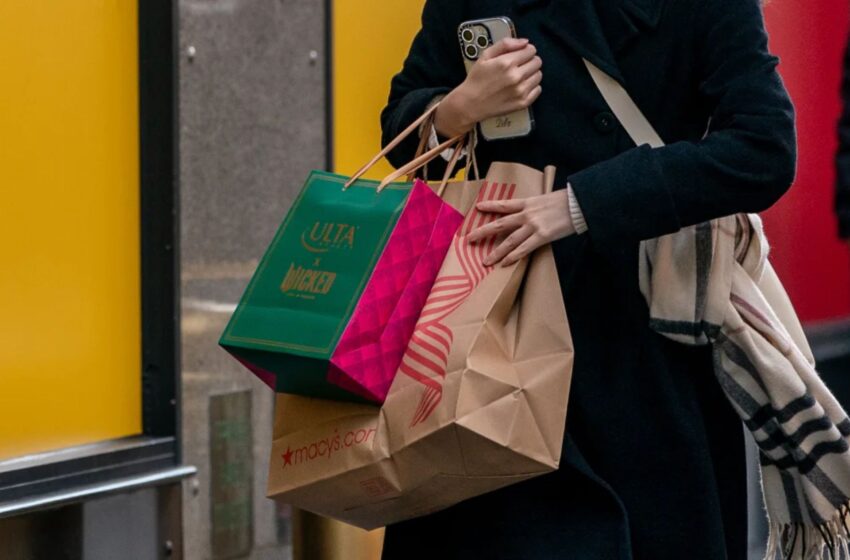  Los compradores siguen disfrutando de las rebajas del Black Friday, pero sobre todo por internet