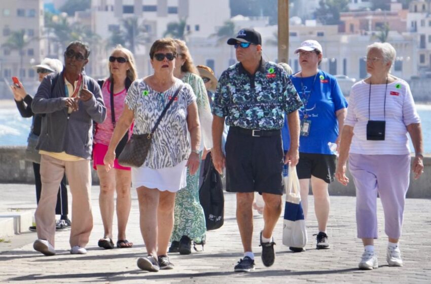  El ‘Koningsdam’ atraca en Mazatlán con más de tres mil 500 personas