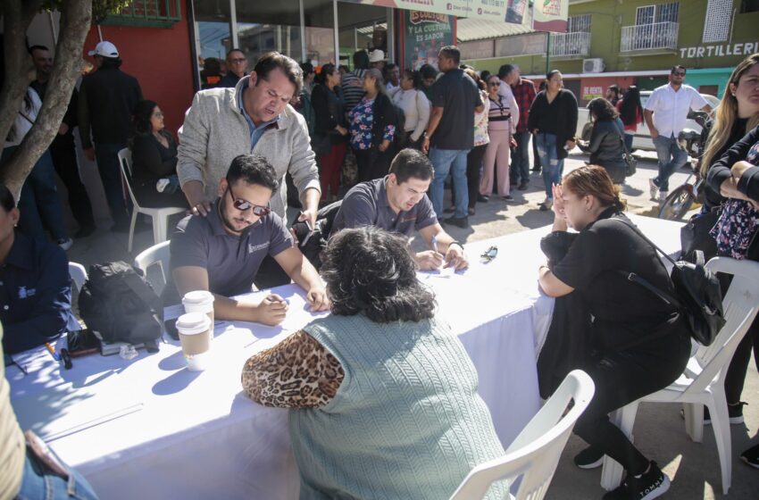  Entregan apoyos económicos y créditos a negocios de la Avenida Insurgentes en Mazatlán