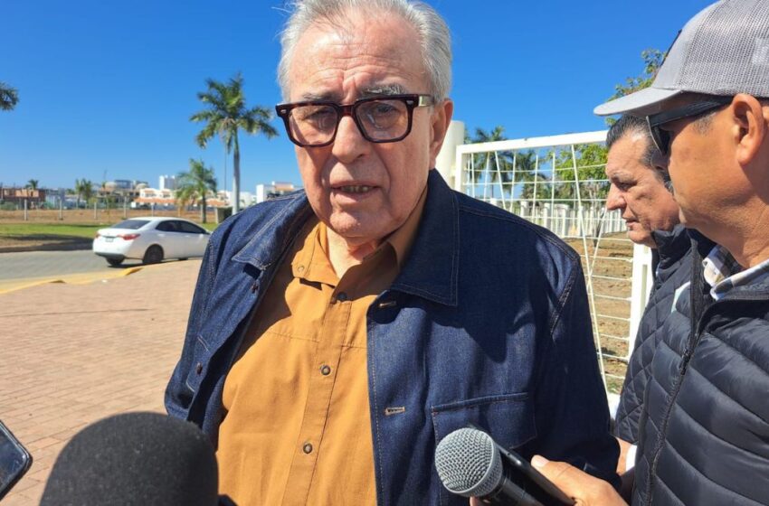  Gobernador Rubén Rocha Moya aplaude elección de Óscar Loza Ochoa en la CEDH 