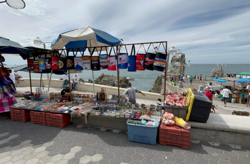  Comerciantes de la glorieta Sánchez Taboada se sostienen solo del turismo extranjero