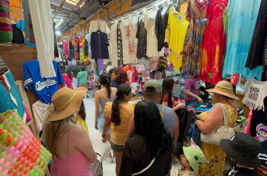 Turistas hacen parada obligatoria en el Mercado Municipal “Pino Suárez”