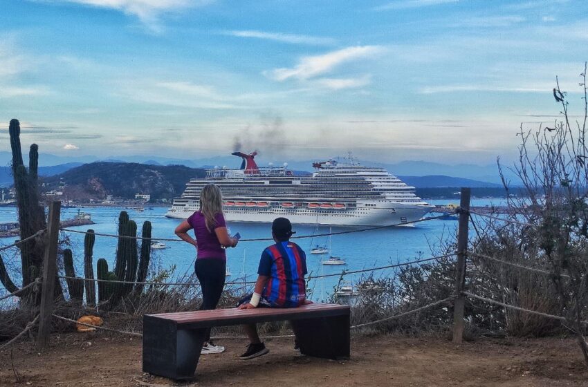  El Faro brilla: turistas vencen el calor por la mejor vista de Mazatlán 