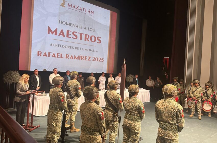  Maestros Homenajeados de Mazatlán reciben la medalla Rafael Ramírez 2025