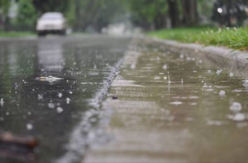  ¡Cuidado! Al cruzar calles inundadas, medio metro de agua puede atraparte