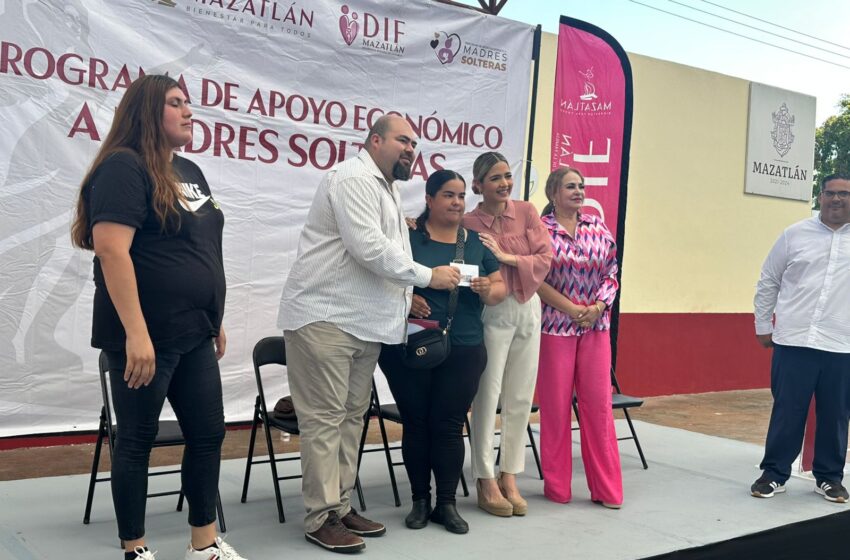 Madres solteras de Mazatlán reciben apoyo económico