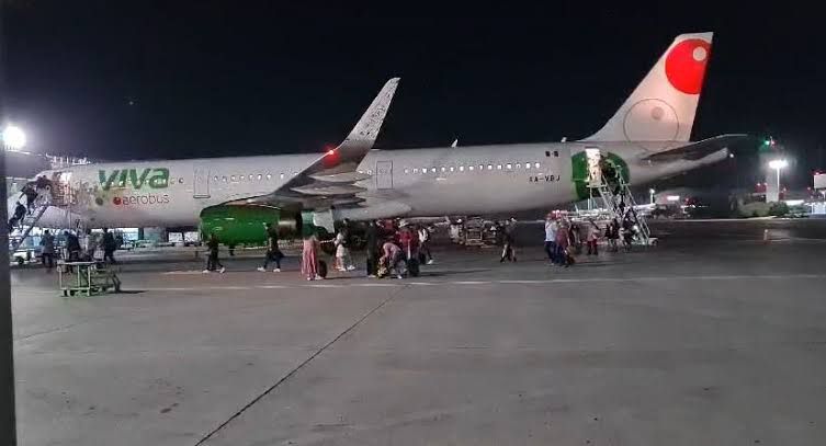 Falla en tren de aterrizaje obliga a avión de Viva Aerobus a abortar aterrizaje en Tijuana