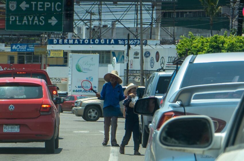  Codesin respalda tarjetones sanitarios para ordenar ambulantaje en Mazatlán 