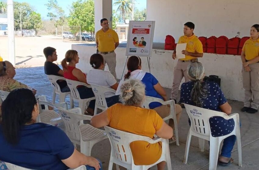  Se alistan para la lluvia: capacita PC a vecinos de Mármol en Mazatlán