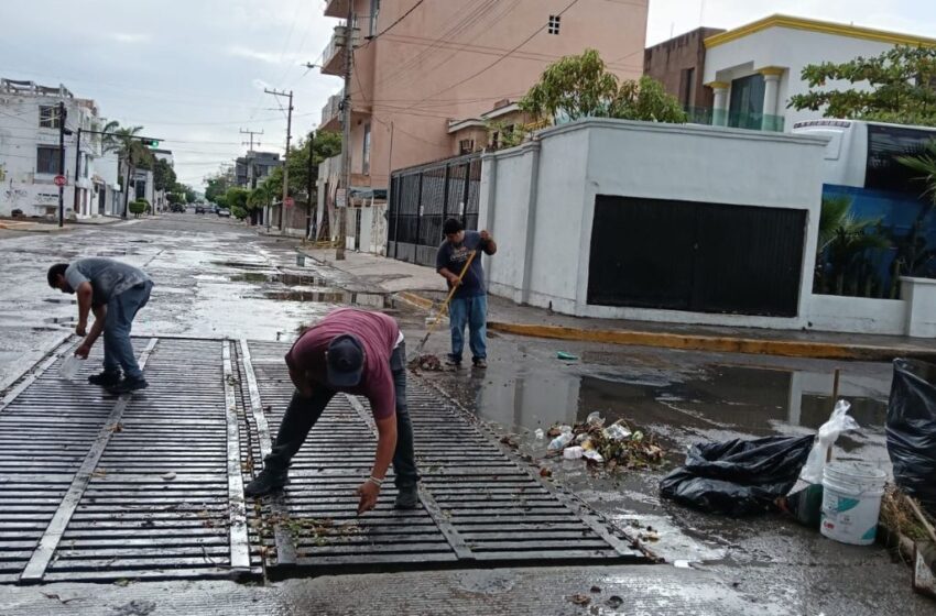  Lluvia provoca encharcamientos y apagones en Mazatlán 