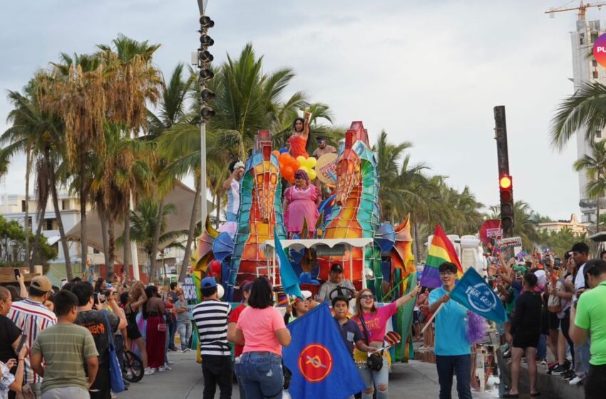 Dos, tres, trucos. Así se vivió la marcha LGBTIQ+ en Mazatlán