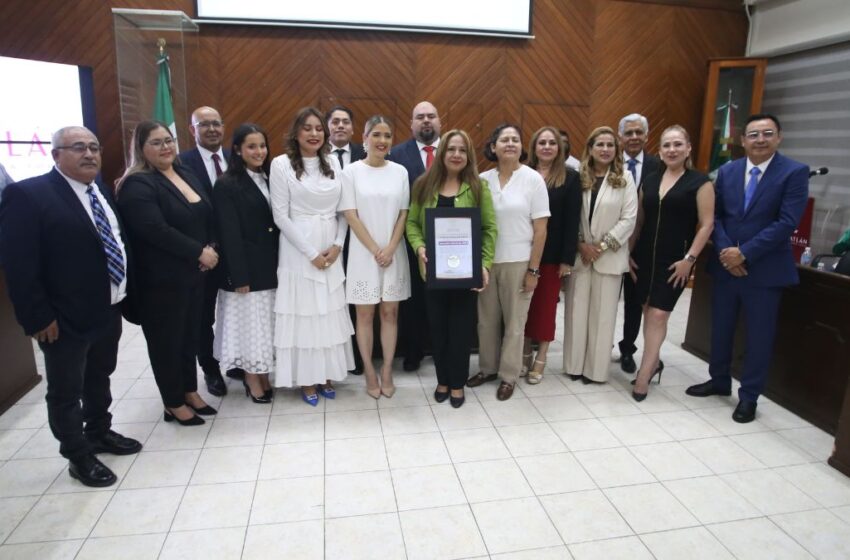 Lorena Patricia Páez es reconocida con la medalla Jornadas Heroicas 2025