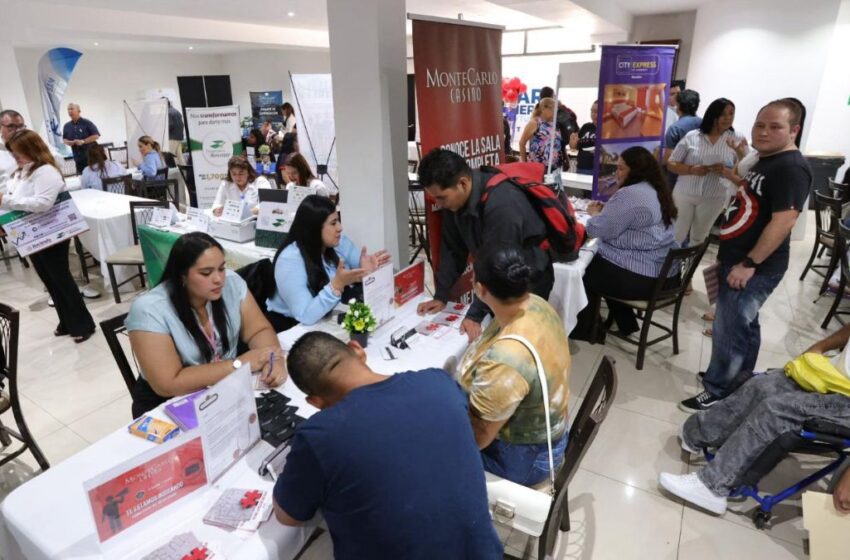  Participan cientos en el Empleatón Mazatlán 