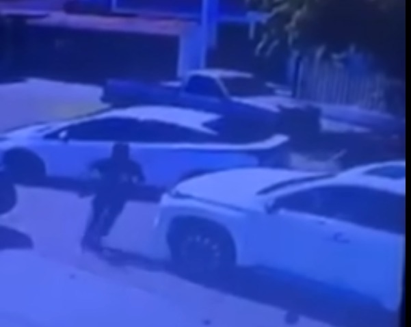 Roban con violencia camioneta al exsecretario de Salud, Efrén Encinas Torres, en Culiacán